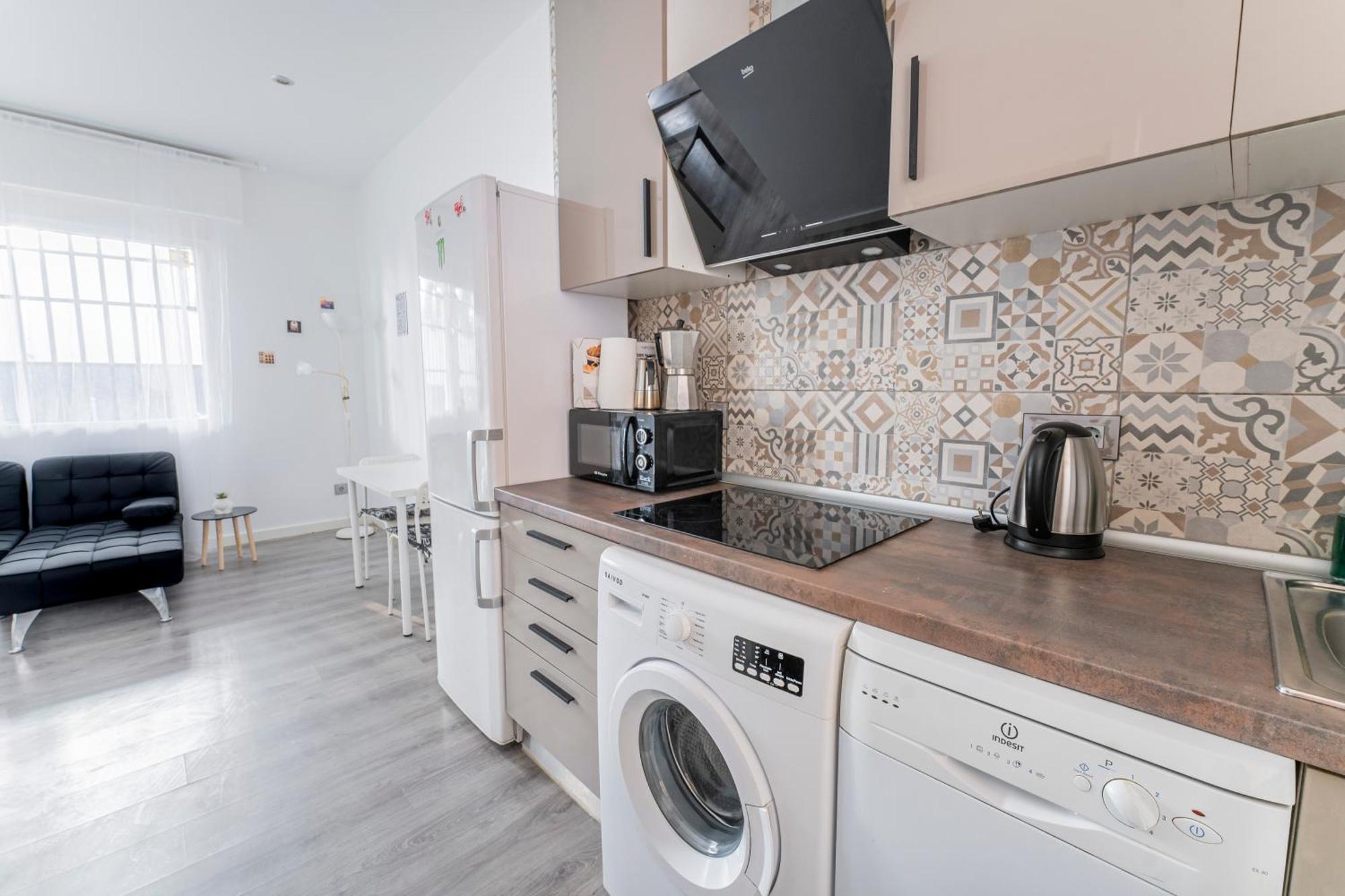 Hogar En Calle Lavapies Madrid Exterior photo