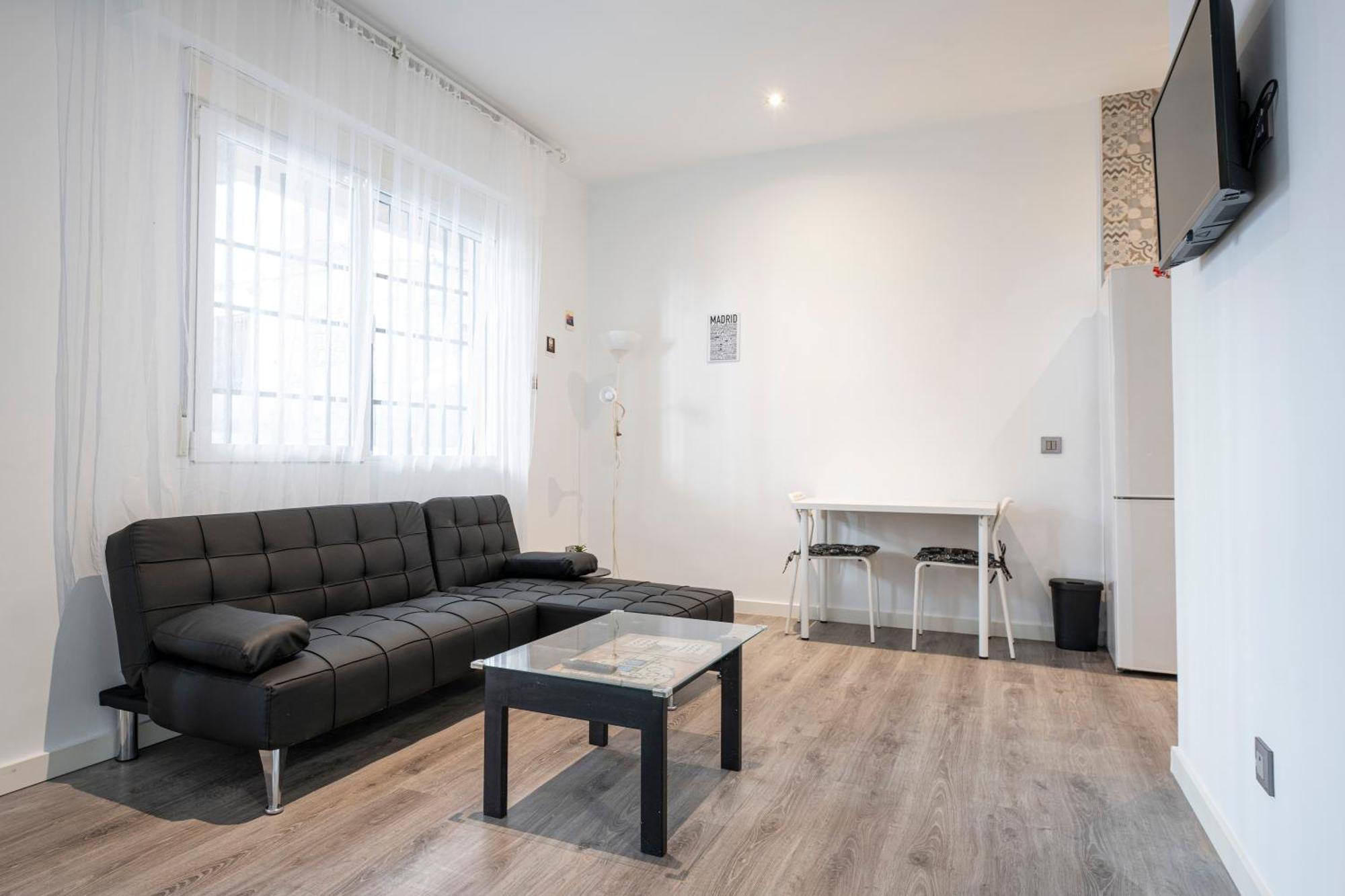 Hogar En Calle Lavapies Madrid Exterior photo